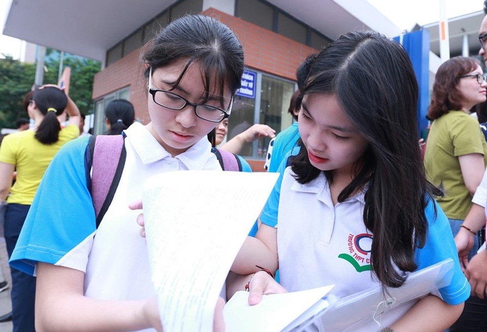 Mời tra cứu điểm thi THPT quốc gia 2018 miễn phí trên Dân trí - 1
Nếu muốn phúc khảo bài thi, các thí sinh sẽ phải nộp đơn phúc khảo trong thời gian 10 ngày kể từ lúc điểm thi THPT quốc gia 2018 được công bố. (ảnh minh họa: Toàn Vũ)
