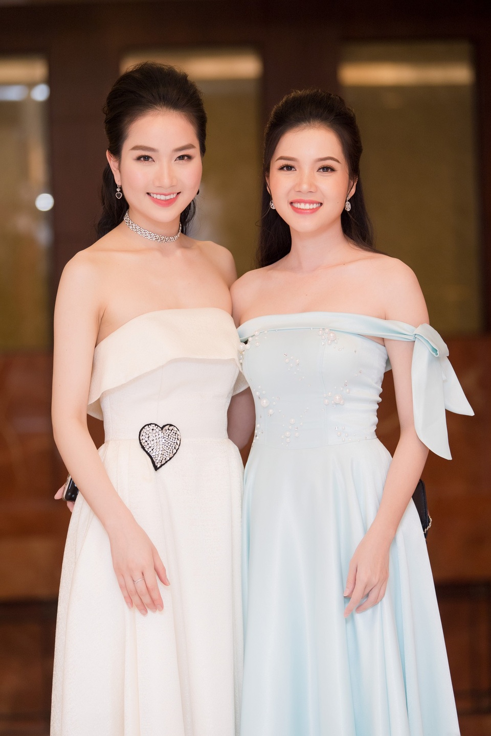 Người đẹp Lan Hương và Hoa khôi Thúy Vi.