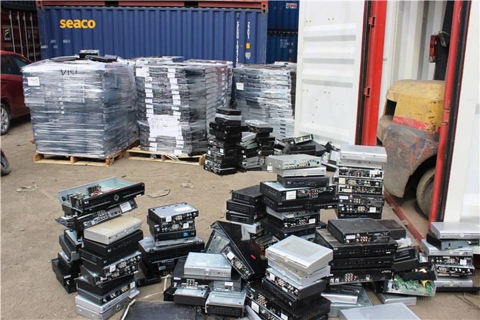 Phát ngán với hàng ngàn container phế liệu nhập khẩu vô chủ - 3 Hải quan TPHCM đang tìm nhiều giải pháp để “chống chọi” với phế liệu nhập khẩu “vô chủ” nằm án ngữ tại các bên cảng.