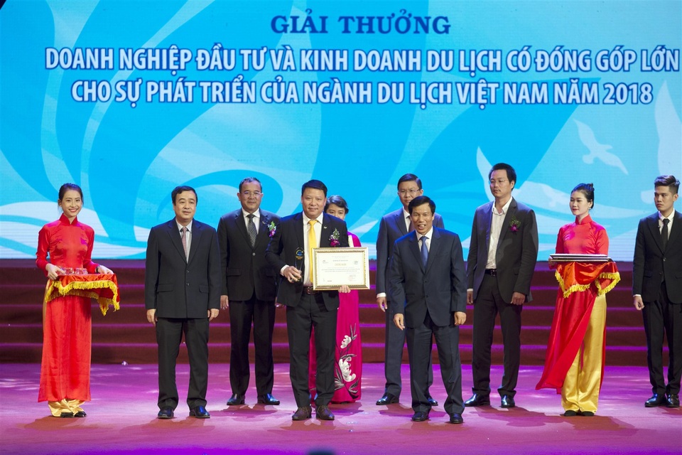Tôn vinh các doanh nghiệp đầu tư và kinh doanh du lịch hàng đầu Việt Nam - 1 Tôn vinh các doanh nghiệp đầu tư và kinh doanh du lịch hàng đầu Việt Nam - 1