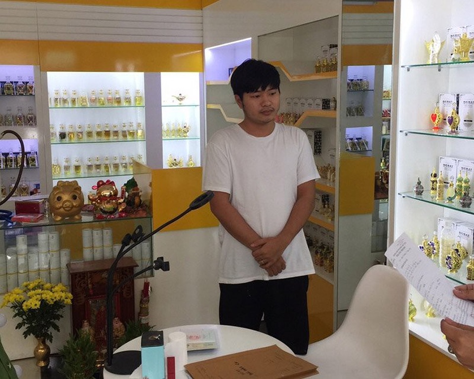 Hotgirl trong đường dây đánh bạc 2.000 tỷ đồng là ai? - 3
Trần Đông Ca, em ruột Trinh, bị Trinh lôi kéo trở thành mắt xích quan trọng trong hệ thống cờ bạc qua trang mạng m88gin.com