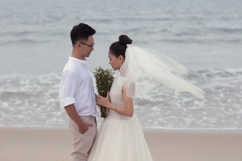 Ca sĩ Hoàng Quyên bất ngờ kết hôn với bạn trai kiến trúc sư - 7 Ca sĩ Hoàng Quyên bất ngờ kết hôn với bạn trai kiến trúc sư - 7