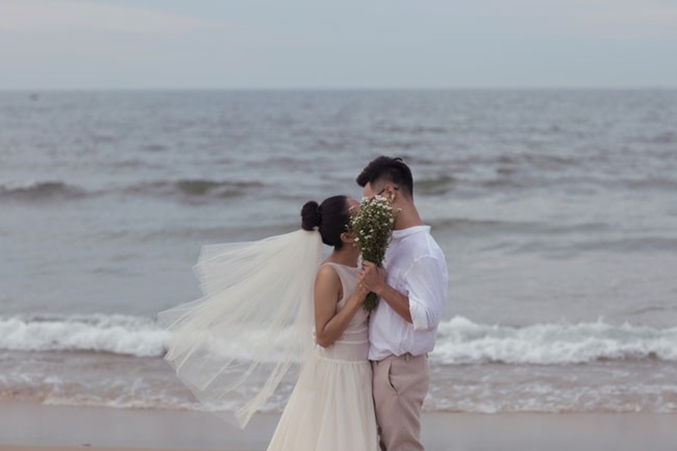 Ca sĩ Hoàng Quyên bất ngờ kết hôn với bạn trai kiến trúc sư - 5 Ca sĩ Hoàng Quyên bất ngờ kết hôn với bạn trai kiến trúc sư - 5