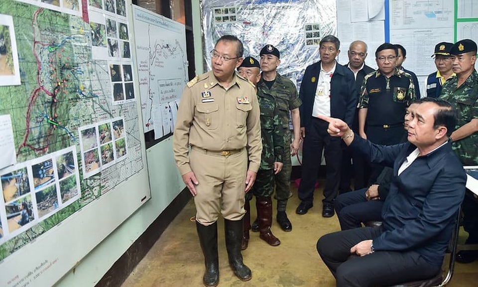 Toàn bộ 13 thành viên đội bóng Thái Lan được giải cứu khỏi hang - 8 Toàn bộ 13 thành viên đội bóng Thái Lan được giải cứu khỏi hang - 8