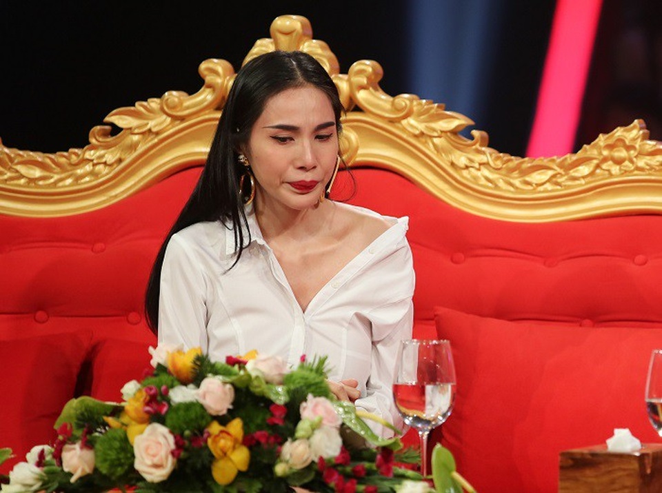 Quá khứ cay đắng tủi hờn của những sao Việt lớn lên nơi cửa Phật, tu viện - 1 Thuỷ Tiên từng nghẹn ngào khi nhớ về tuổi thơ không mấy êm đềm.
