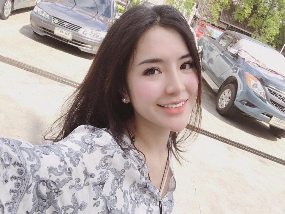 Vẻ đẹp quyến rũ của “hot girl mặc váy dân tộc” đang gây sốt mạng - 8 Vẻ đẹp quyến rũ của “hot girl mặc váy dân tộc” đang gây sốt mạng - 8