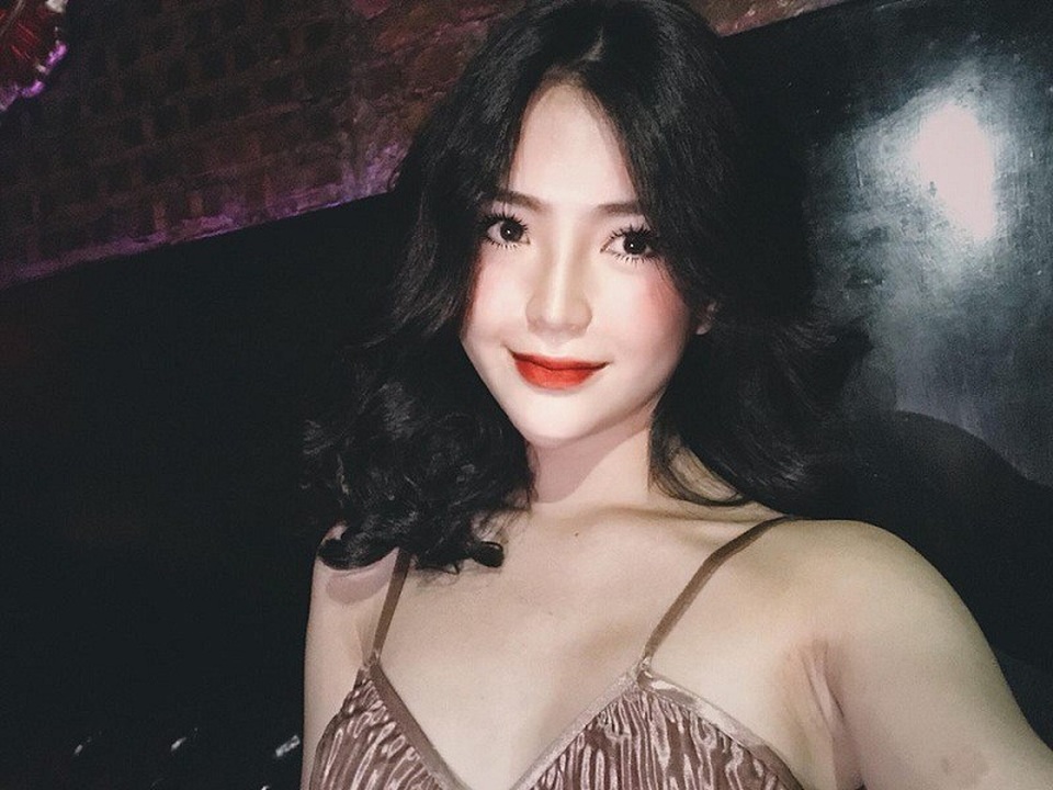 Vẻ đẹp quyến rũ của “hot girl mặc váy dân tộc” đang gây sốt mạng - 4 Vẻ đẹp quyến rũ của “hot girl mặc váy dân tộc” đang gây sốt mạng - 4