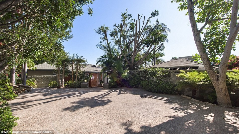 
Ngôi nhà rất xa hoa và cổ điển
