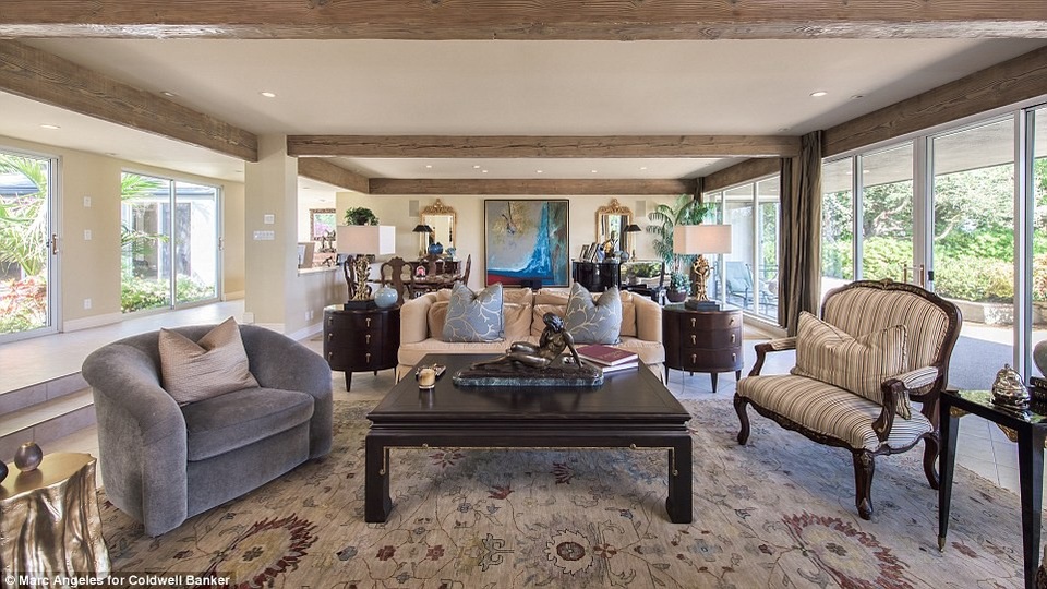 
Elizabeth và chồng Michael mua ngôi nhà này 1 năm sau đó
