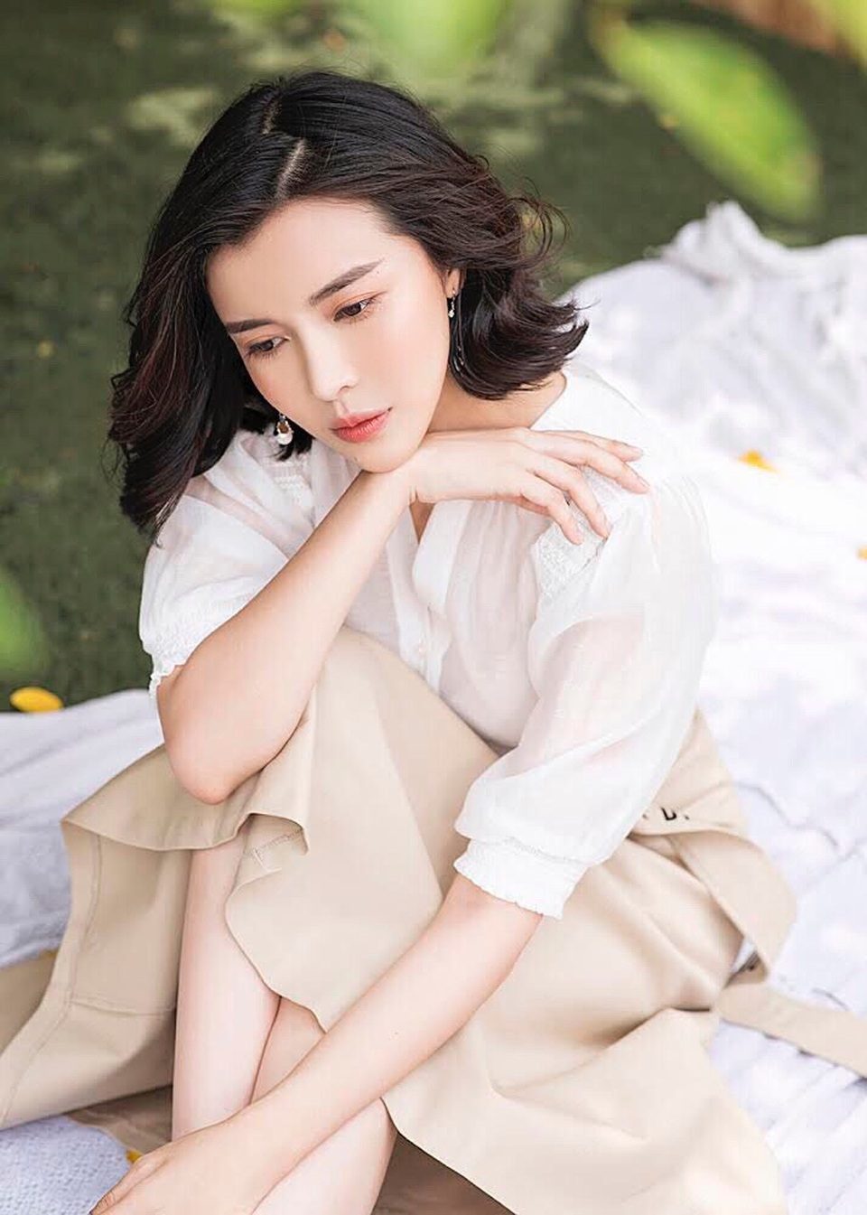 Bị so sánh với Nhã Phương khi đóng Hậu duệ mặt trời, Cao Thái Hà tổn thương - 4 Cao Thái Hà cho biết, cô tự nhủ vì sao người Việt không ủng hộ nghệ sĩ Việt Nam khi họ có cơ hội tham gia dự án remake lớn.