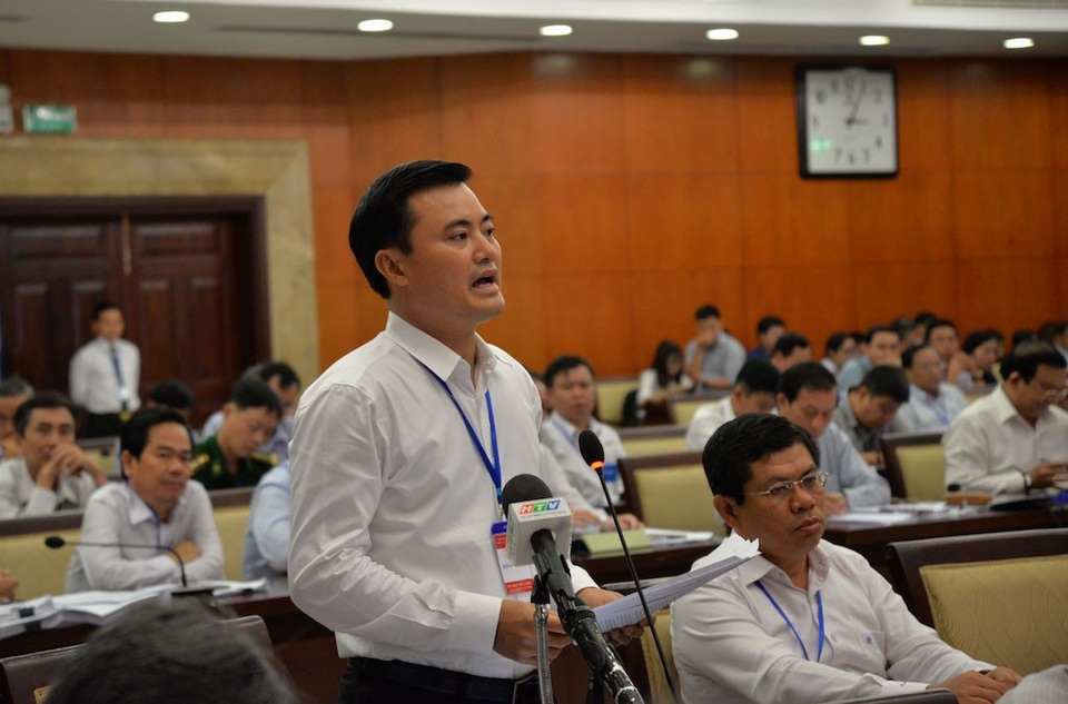 TPHCM: Công viên bị “xẻ thịt” làm nóng nghị trường - 2 Giám đốc Sở Giao thông vận tải TP Bùi Xuân Cường cho biết sẽ rà soát lại toàn bộ công viên trên địa bàn thành phố, sớm trả lại hiện trạng cho công viên 23/9