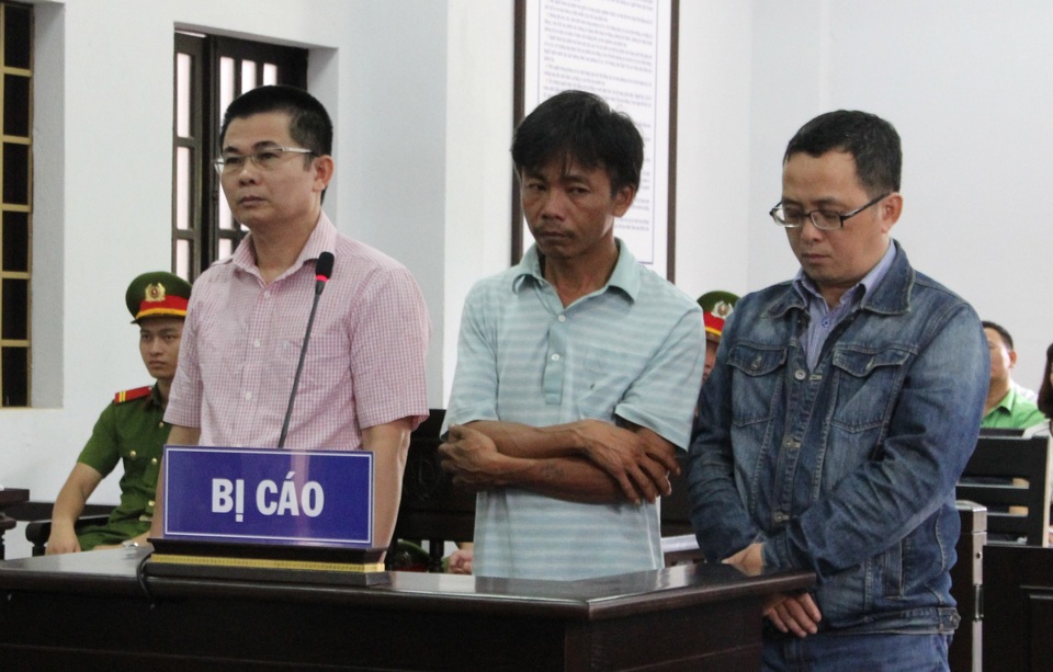 Y án người nổi tiếng tố cáo tham nhũng nhiều nhất Tây Nguyên - 1 Bị cáo Lợi (áo hồng) tại phiên tòa phúc thẩm