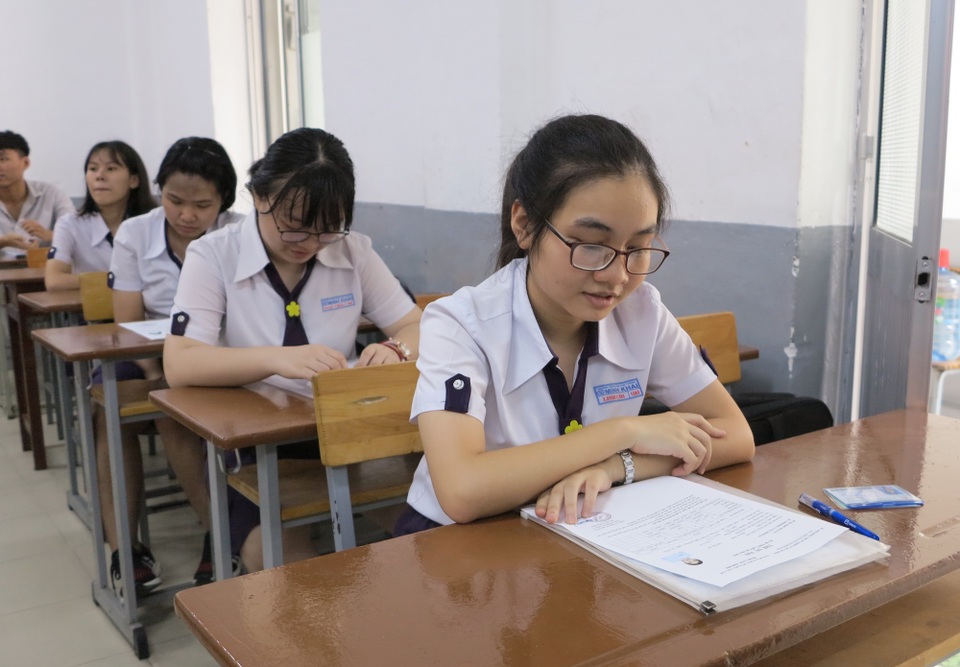 Bình Dương: 4 thí sinh đạt điểm 10, hơn 99% học sinh tốt nghiệp - 1 Học sinh thi THPT quốc gia năm nay