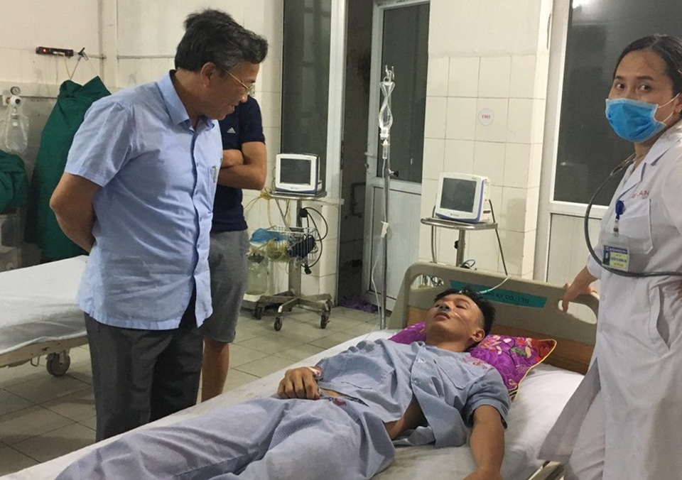Cứu 4 nạn nhân đuối nước, 1 chiến sĩ Cảnh sát PCCC bị thương - 3 Một chiến sĩ Cảnh sát PCCC bị thương trong khi cứu hộ các nạn nhân