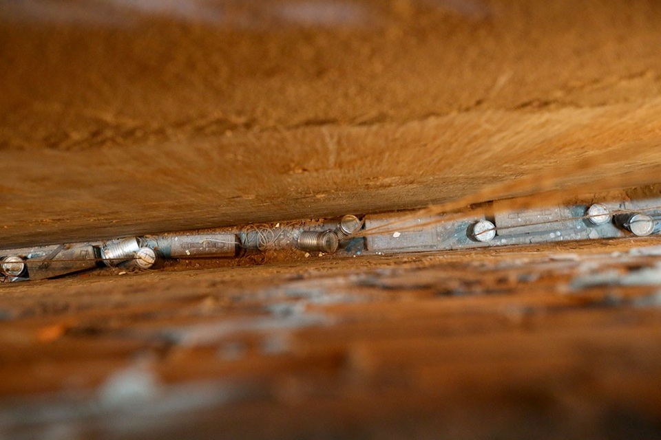 Thú vị khi uống cà phê trong hầm biệt động Sài Gòn - 9
Tầng 2 của căn nhà được lót bằng gỗ đây cũng là 1 căn hầm nổi do ông Trần Văn Lai thiết kế một cách bí mật ẩn trong vách tường, có độ sâu 2m.