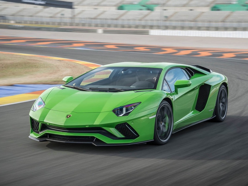 Siêu xe Lamborghini Aventador bị lỗi chết máy khi về số thấp - 1 Siêu xe Lamborghini Aventador bị lỗi chết máy khi về số thấp - 1