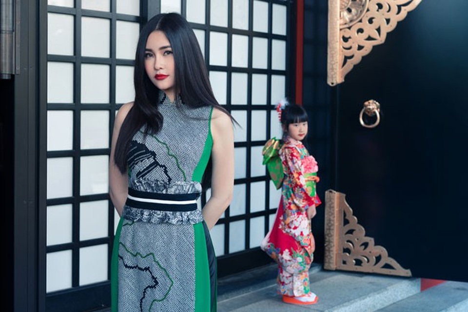 Hoa hậu Lê Âu Ngân Anh đẹp mê hoặc ở Tokyo - 3 Hoa hậu Lê Âu Ngân Anh đẹp mê hoặc ở Tokyo - 3