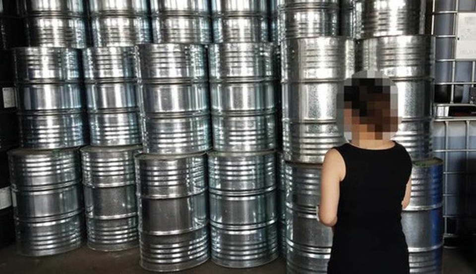 Trung Quốc bị tố thải chất hủy hoại tầng ozone - 1
Nhân viên nhà máy hóa chất Dacheng Desheng kiểm tra các thùng chứa CFC-11 Ảnh: PLASTIC TODAY