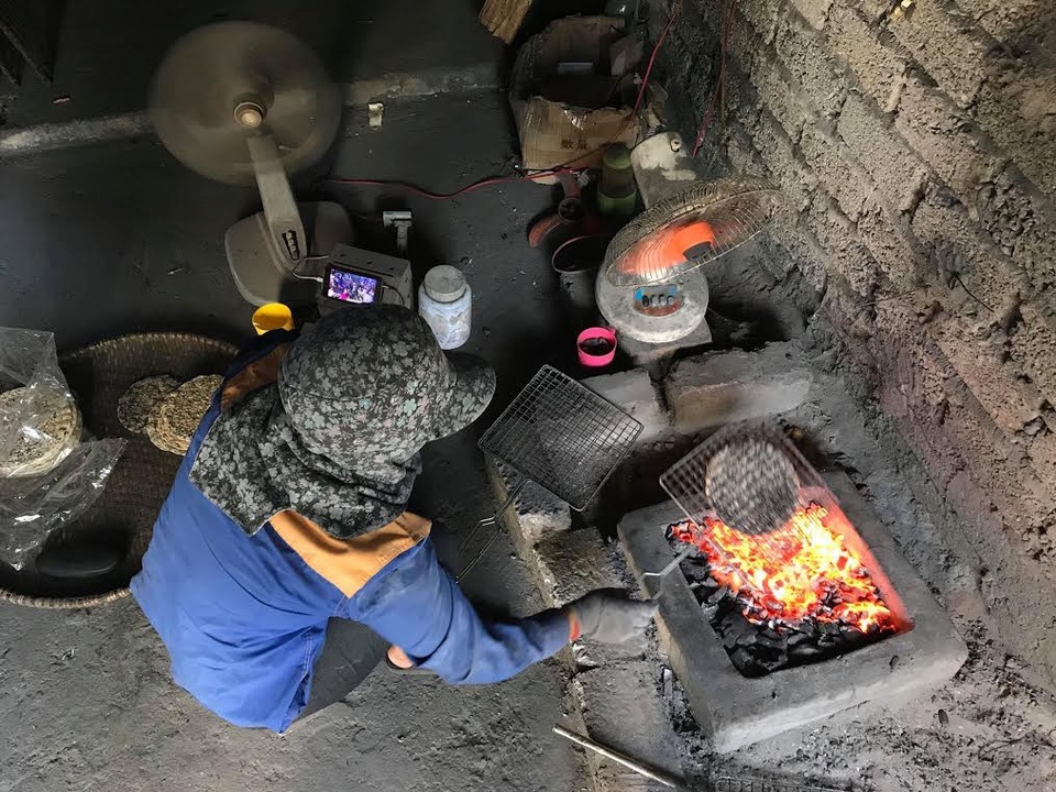 Làng nghề bánh đa ở xứ Nghệ vẫn luôn đỏ lửa giữa trời nắng 40 độ C - 1 Làng nghề bánh đa ở xứ Nghệ vẫn luôn đỏ lửa giữa trời nắng 40 độ C - 1