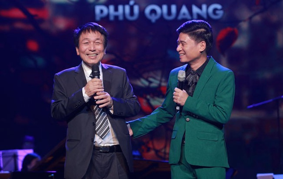 Ca sĩ hát sai lời: Kẻ bị “cấm cửa”, người được….cảm ơn! - 1 Khi giao lưu với Tấn Minh trong đêm nhạc Trịnh Công Sơn- Phú Quang đầu năm 2018, Phú Quang thừa nhận ông không bao giờ nói nhẹ, thậm chí rất phũ khi hướng dẫn ca sĩ hát nhạc của mình.