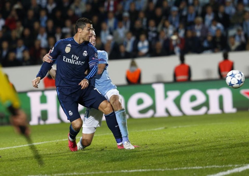 Những khoảnh khắc đẹp nhất của C.Ronaldo ở Real Madrid - 6
Bàn thắng vào lưới Malmo (tháng 10/2015) giúp C.Ronaldo vượt qua Raul để trở thành chân sút xuất sắc nhất lịch sử Real Madrid