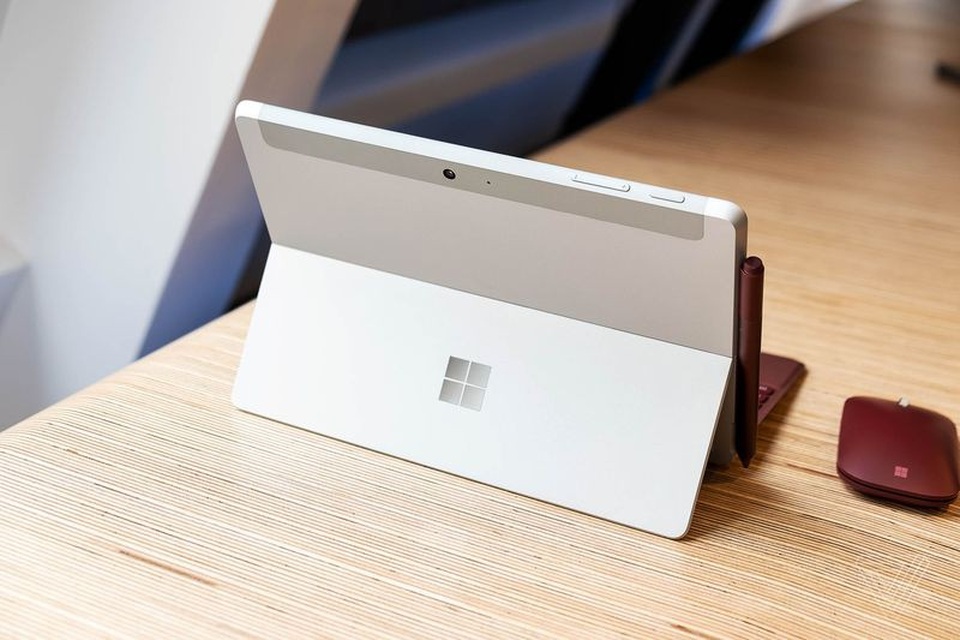 Microsoft lần đầu trình làng máy tính bảng Surface cỡ nhỏ, giá rẻ - 3 Microsoft lần đầu trình làng máy tính bảng Surface cỡ nhỏ, giá rẻ - 3