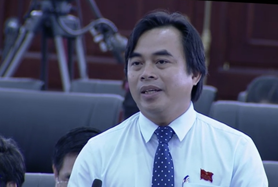 Mỗi ngày 50 ô tô đăng ký mới, đại biểu Đà Nẵng lo tắc đường - 2 ĐB Tô Văn Hùng - Trưởng Ban Đô thị HĐND TP Đà Nẵng: Mỗi ngày Đà Nẵng có 50 ô tô đăng ký mới