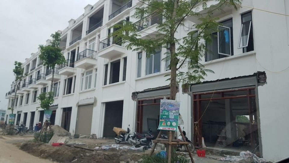 Hàng loạt dự án "khủng" được giao đất mà không hề thông qua đấu giá tại Bắc Giang - 3
Dự án khu đô thị Bách Việt Lake Garden hiện còn đang vướng lùm xum việc được giao chồng lấn diện tích với dự án kế bên.