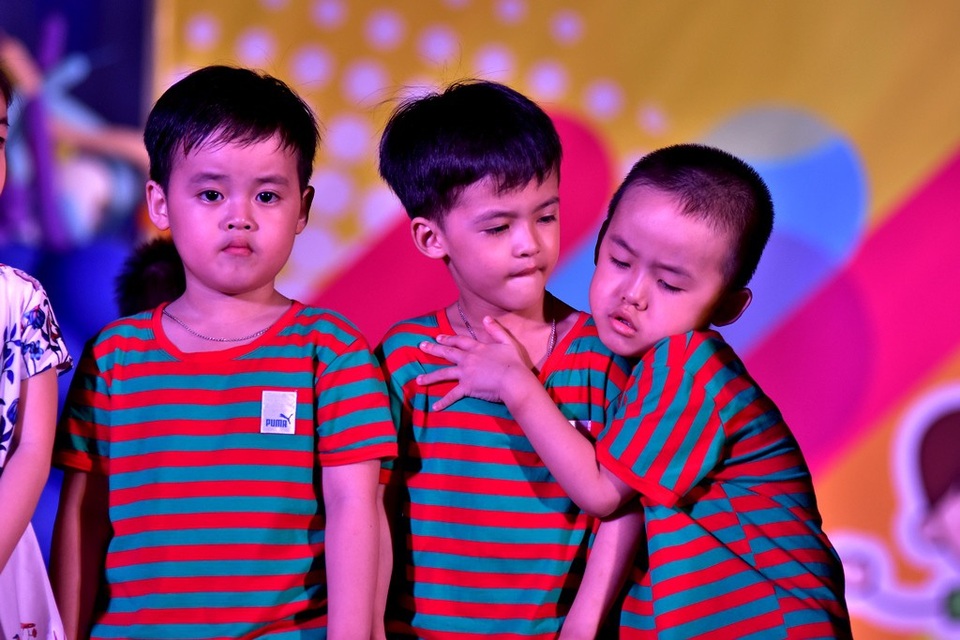 Ngày hội đáng nhớ của các cặp sinh đôi, sinh ba - 5 Nhóm sinh ba khá hiếu động
