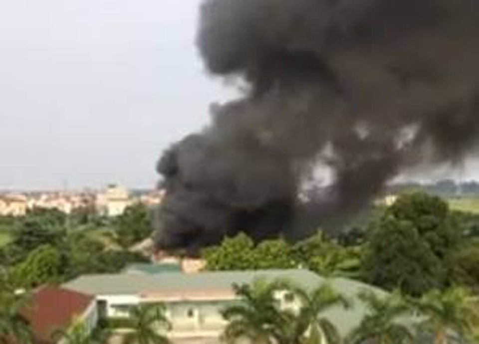 Hà Nội: Nhà xưởng bốc cháy dữ dội, nhiều người chạy thoát thân - 2 Hiện trường vụ cháy. (Ảnh: CTV).