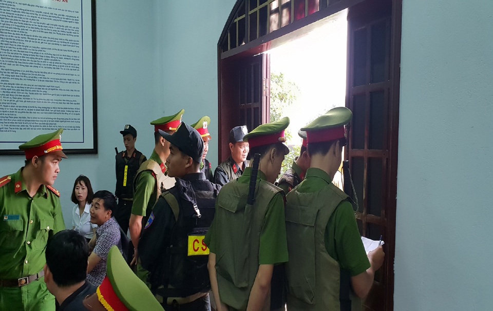 Xét xử vụ tranh chấp đất đai khiến 3 người chết, 13 người bị thương - 2 An ninh được thắt chặt tại phiên tòa