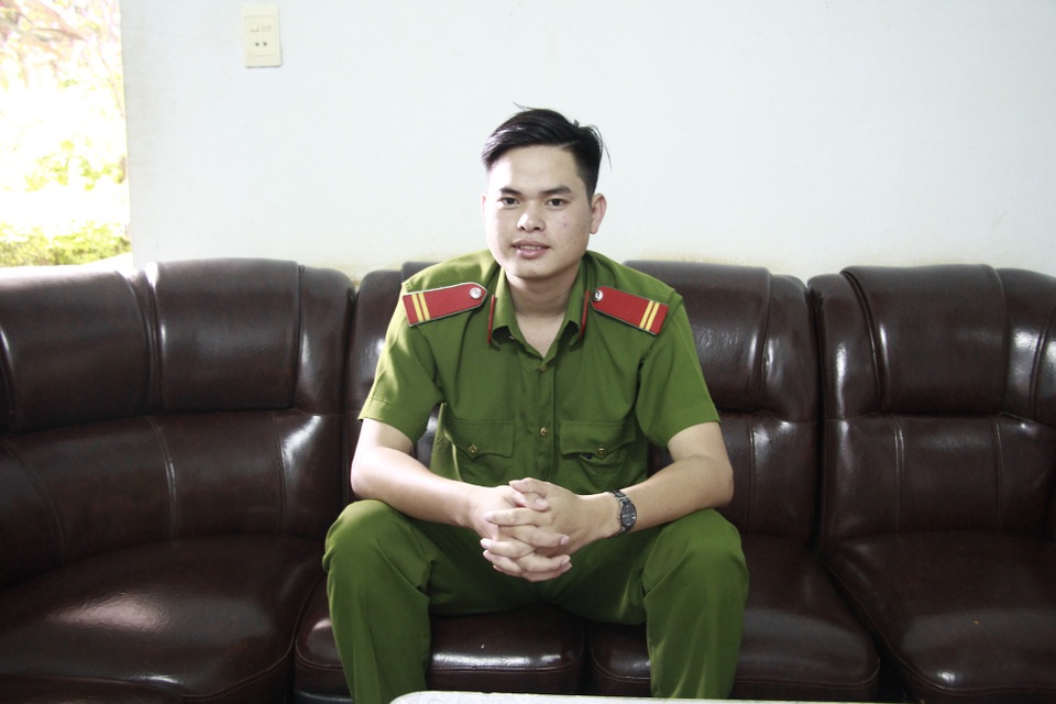 Nam chiến sĩ công an nghĩa vụ đạt điểm 10 tuyệt đối môn Sử - 1 Trung sĩ Lê Văn Mông vinh dự đạt điểm 10 môn Lịch sử