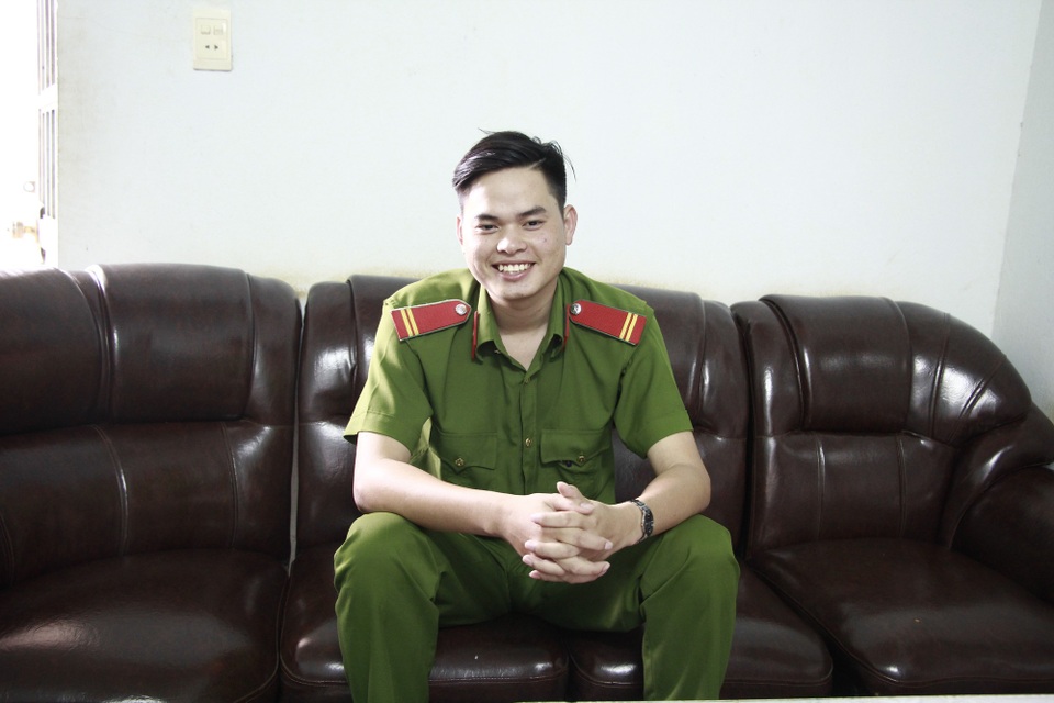 Nam chiến sĩ công an nghĩa vụ đạt điểm 10 tuyệt đối môn Sử - 2 Em Mông mơ ước sẽ đỗ vào trường ĐH Cảnh sát nhân dân -TP.HCM để trở thành chiến sĩ công an