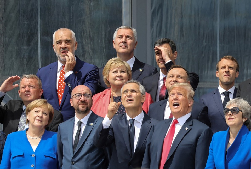 Ông Trump muốn các thành viên NATO tăng gấp đôi chi tiêu quốc phòng - 1
Lãnh đạo các nước tại hội nghị thượng đỉnh NATO 2018 ở Brussels, Bỉ. (Ảnh: Reuters)