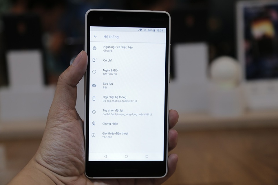 Đối với Nokia 2.1, hướng đến phân khúc thấp hơn và được thiết kế dành cho thiết bị có lượng RAM 1 GB trở xuống nhưng vẫn được tối ưu khá tốt.