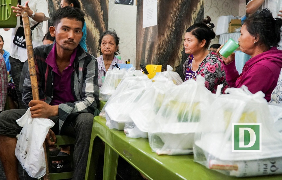 
Quán cơm cung cấp khoảng 200 suất ăn mỗi lần mở cửa vào trưa thứ 7.
