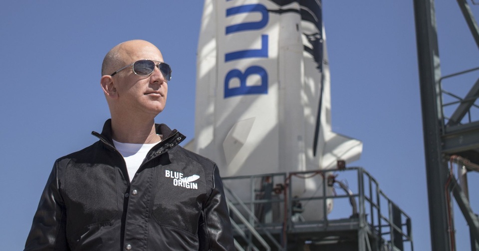 Tài sản của tỷ phú Jeff Bezos lớn hơn người giàu thứ 2 thế giới hơn 50 tỷ USD - 1 Jeff Bezos, người sáng lập Blue Origin, đang phát triển tên lửa New Glenn để cạnh tranh với SpaceX. (Nguồn: CNBC)