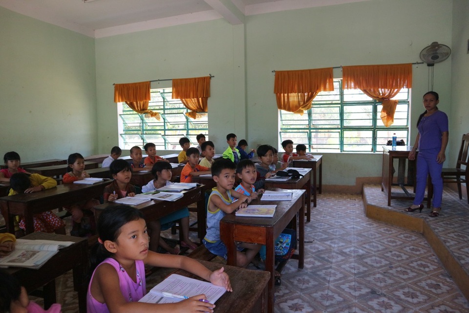 Lớp học miễn phí ở vùng cát - 1 Lớp học miễn phí hiện nay đã thu hút hơn 700 em học sinh đăng ký tham gia