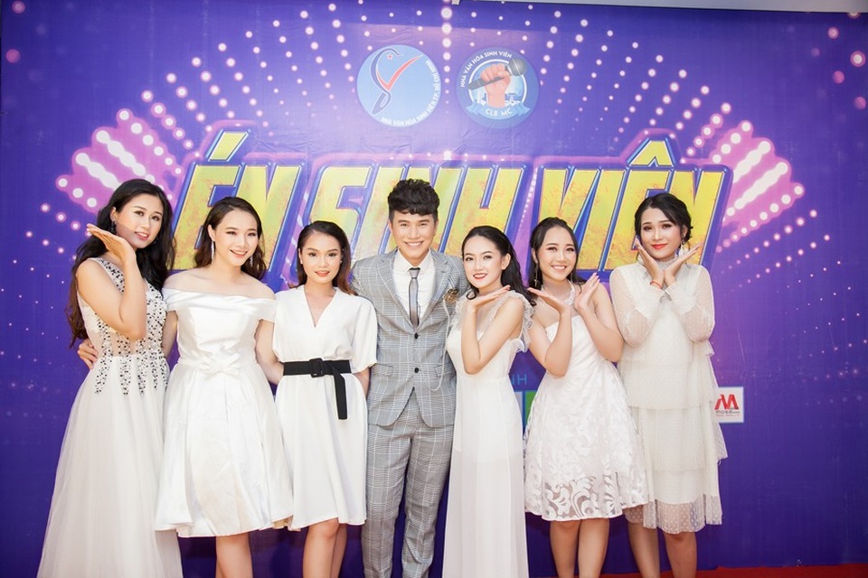 Vũ Mạnh Cường đưa học trò đến giải á quân Én Sinh Viên 2018 - 1