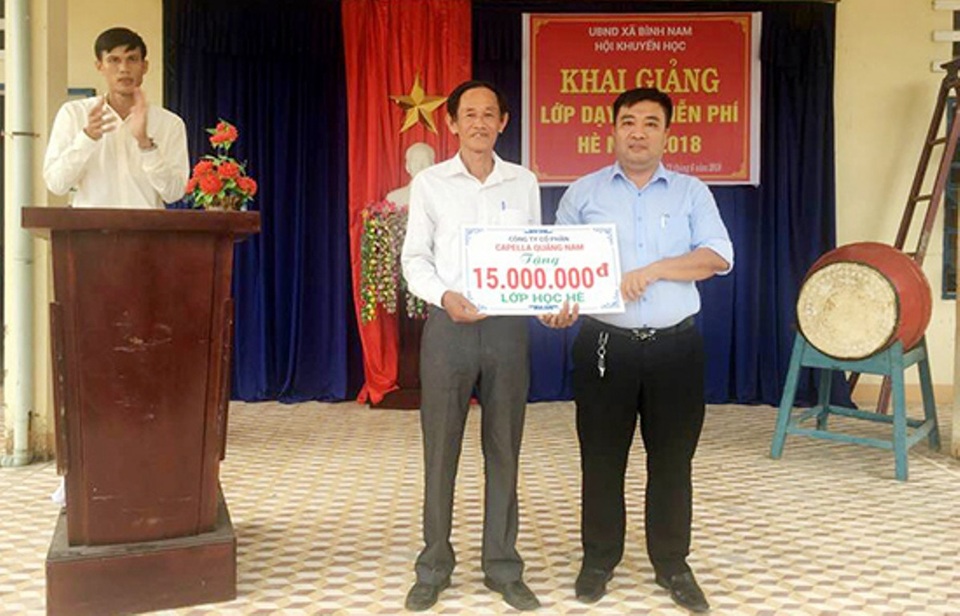 Lớp học miễn phí ở vùng cát - 3 Mạnh thường quân hỗ trợ cho lớp học miễn phí