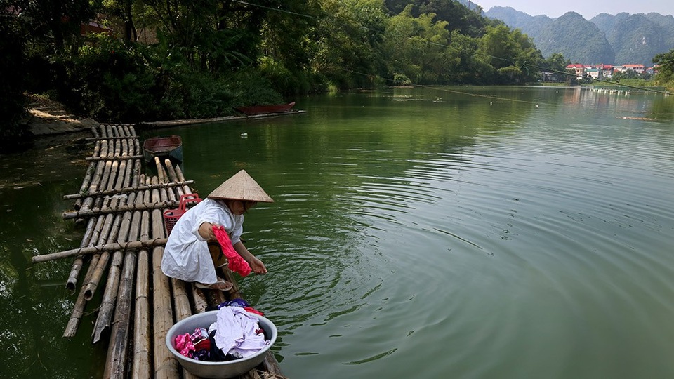 “Chọn mặt” nhà thầu “gửi gắm” dự án hồ chứa nước Bản Lải - 1 Cuộc sống của người dân quanh hồ Bản Lải vật vờ suốt 10 năm qua để chờ dự án triển khai
