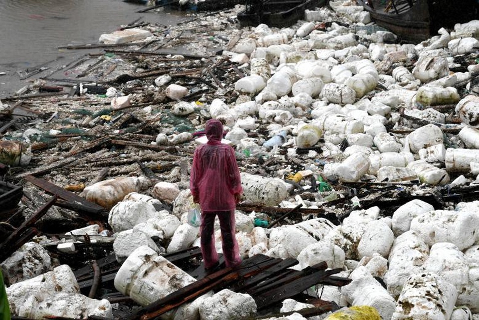 Siêu bão đổ bộ Trung Quốc, gây thiệt hại 82 triệu USD - 2 Đống đổ nát sau cơn bão ở Ninh Đức, Phúc Kiến.