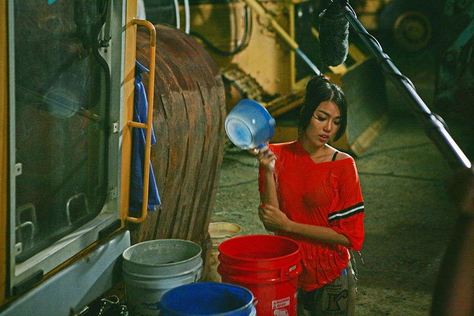 Một người đẹp khác từng có cảnh nóng là Lan Khuê.