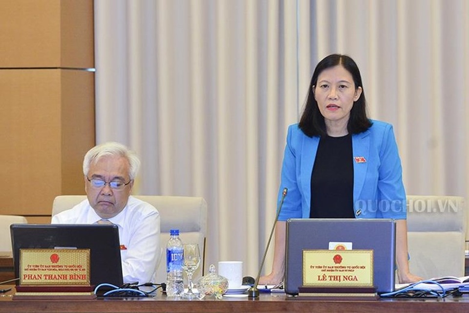 Chủ nhiệm UB Tư pháp Lê Thị Nga nêu cụ thể những ưu, nhược điểm của các phương án xử lý tài sản bất minh của cán bộ