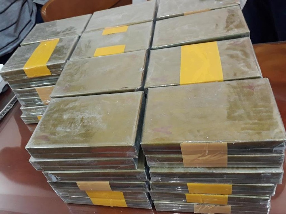 Vụ phá đường dây ma túy “khủng”: Mỗi lần giao dịch 100 - 150 bánh heroin - 3 Tang vật công an thu giữ