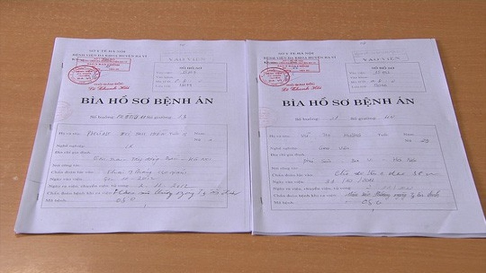 Hồ sơ bệnh án của hai đứa trẻ bị trả nhầm hy hữu