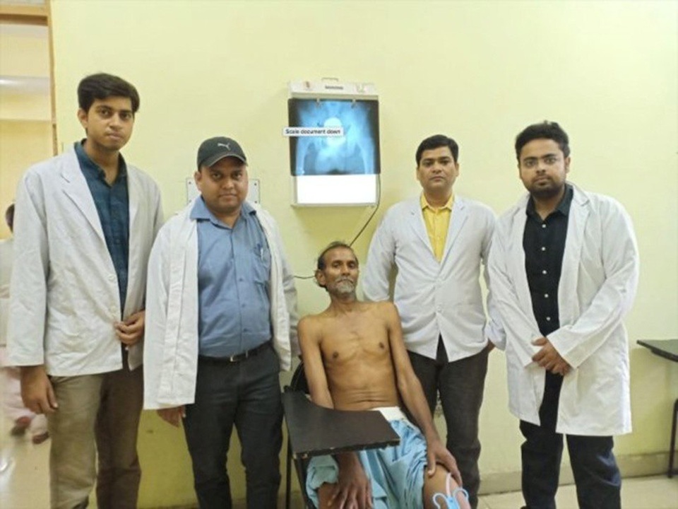 Giải cứu người đàn ông khốn khổ sau 10 ngày bị nhét cốc vào hậu môn - 3 Cuộc phẫu thuật kéo dài 2 tiếng đồng hồ và Ramdin được xuất viện vào ngày 4/7