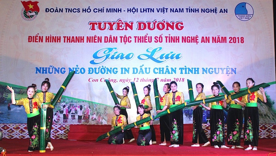 Tuyên dương 25 thanh niên dân tộc thiểu số tiêu biểu Nghệ An - 4 Tiết mục văn nghệ đặc sắc chào mừng chương trình “Tuyên dương điển hình thanh niên dân tộc thiểu số tỉnh Nghệ An năm 2018” và giao lưu “những nẻo đường in dấu chân tình nguyện”.