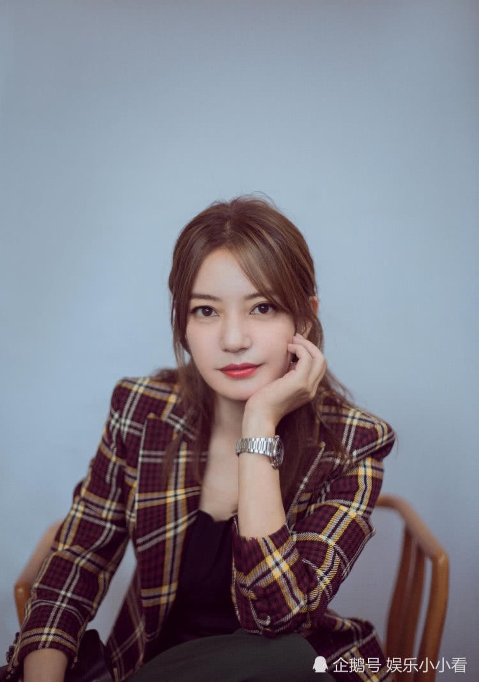 Giảm cân thành công, "én nhỏ" Triệu Vy trẻ đẹp hơn tuổi - 13
Nữ diễn viên nổi tiếng hiện sống tại Singapore cùng chồng con nhưng làm việc chủ yếu tại đại lục. Cô di chuyển liên tục để đảm bảo công việc và chăm sóc gia đình.