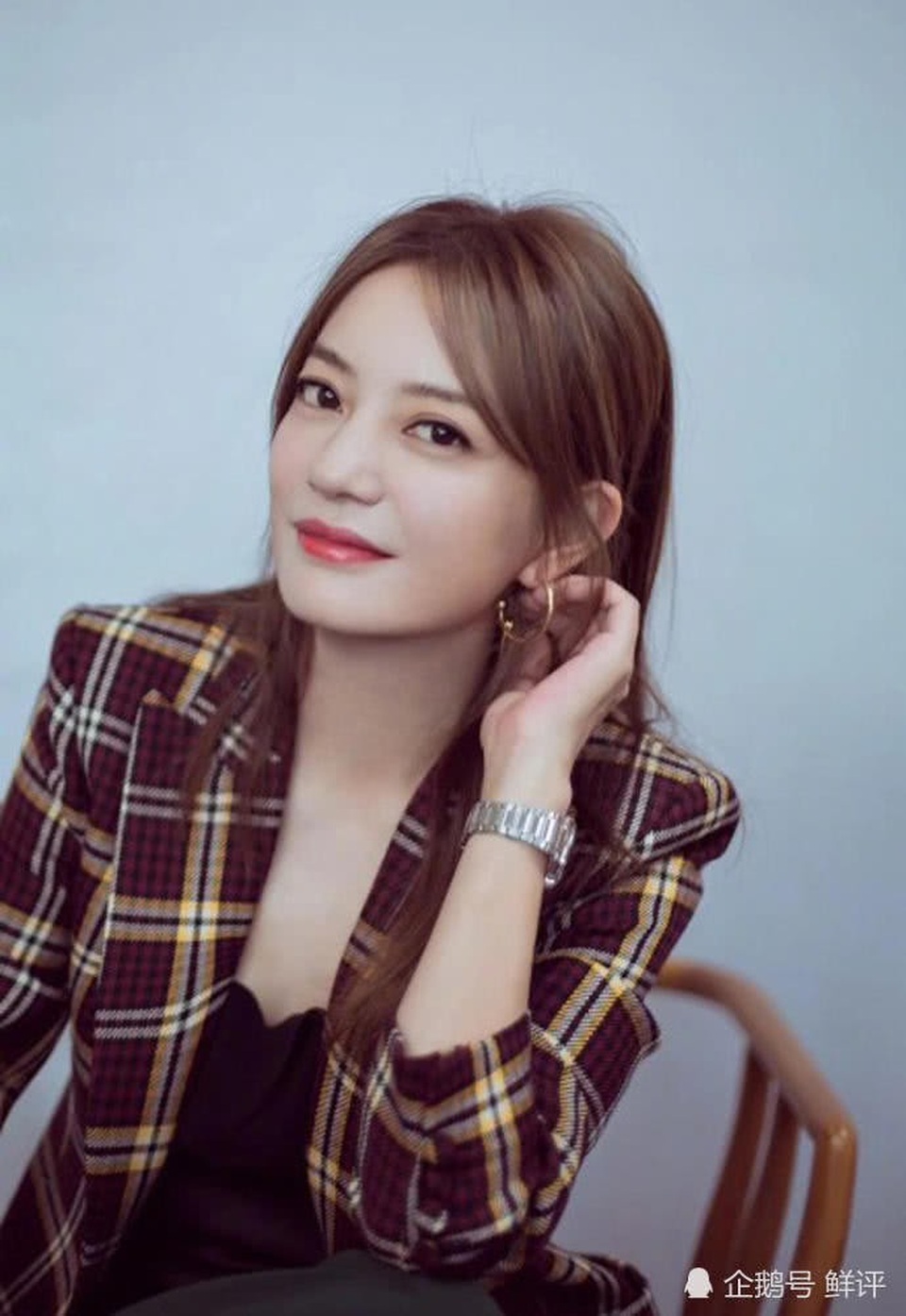 Giảm cân thành công, "én nhỏ" Triệu Vy trẻ đẹp hơn tuổi - 8
Nữ diễn viên ngoài tứ tuần vừa tham dự một sự kiện trước đó.
